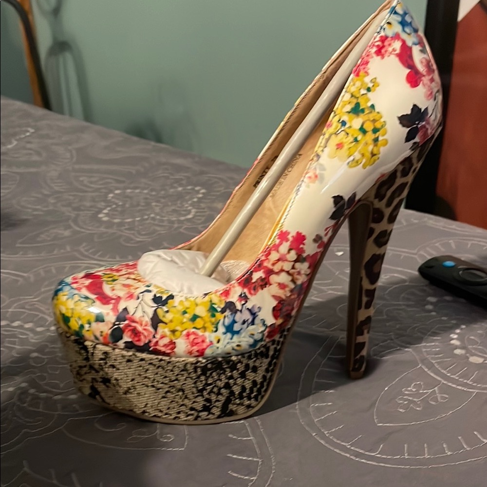 Zigi Soho Red and Yellow floral Heels animal snake 7.5 Platform pump patent